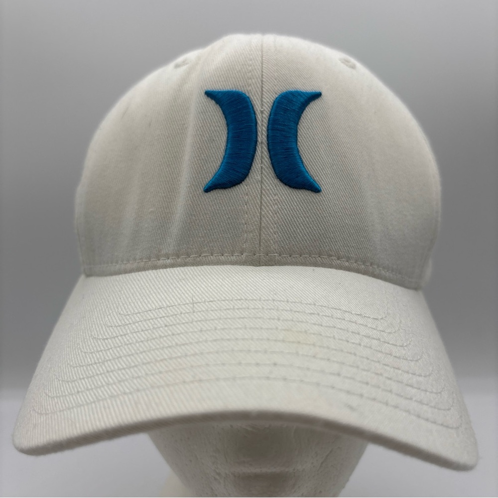 Hurley Men’s White w/Blue Logo Embroidered Small/Medium Fitted Baseball Hat